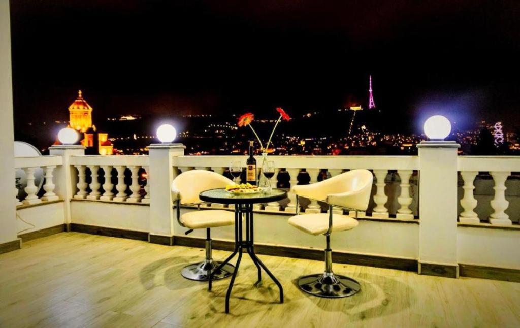 Hotel White House Tbilisi Esterno foto