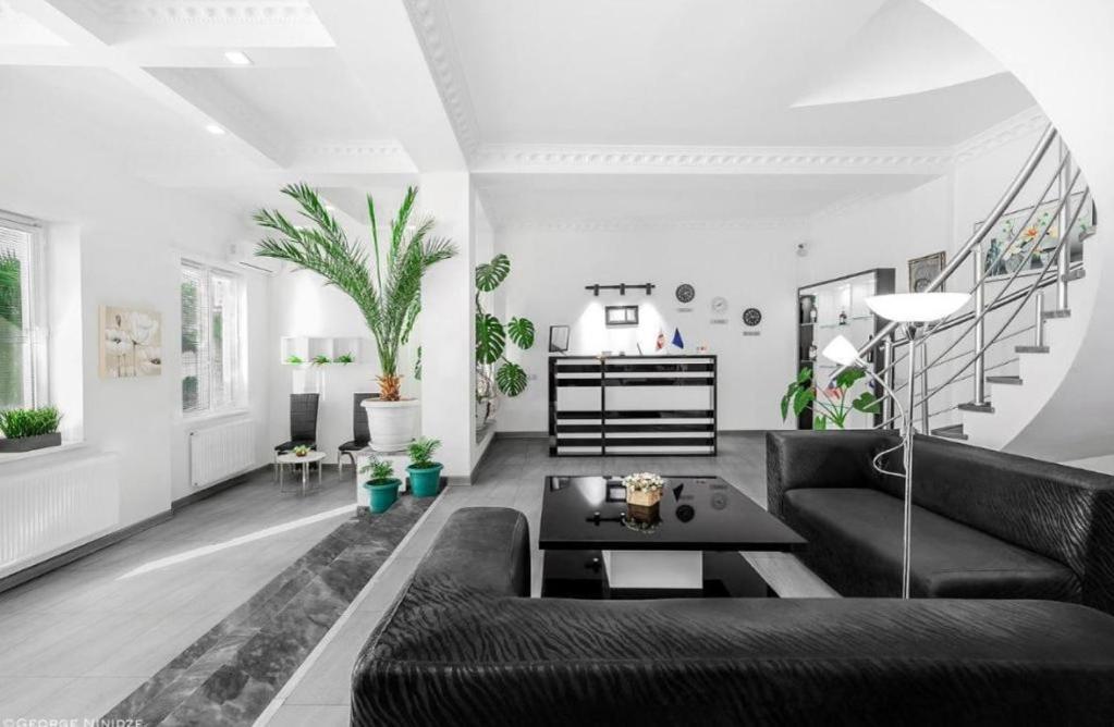 Hotel White House Tbilisi Esterno foto